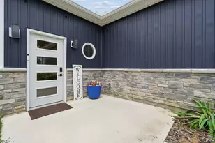 1300 E Choctaw Dr, London, OH 43140 - Photo 2