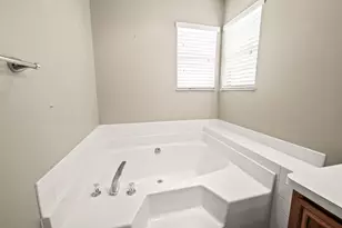 908 Cambridge Cir, Troy, OH 45373 - Photo 34