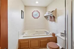 656 Gardenview Cir, Lima, OH 45801 - Photo 22