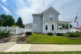 601 W Benton St, Wapakoneta, OH 45895 - Photo 2