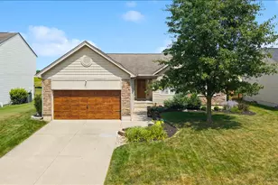 1845 Hunters Ridge Dr, Troy, OH 45373 - Photo 2