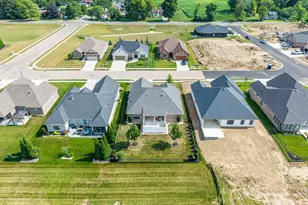 519 Flagstone Wy, Tipp City, OH 45371 - Photo 4