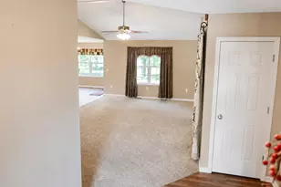 638 Willow Point Ct, Troy, OH 45373 - Photo 2