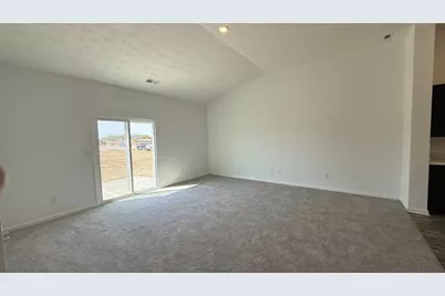 4001 Chakeres Avenue, Springfield, OH 45505 - Photo 2
