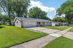 817 Rice St, Horicon, WI 53032 - Photo 10