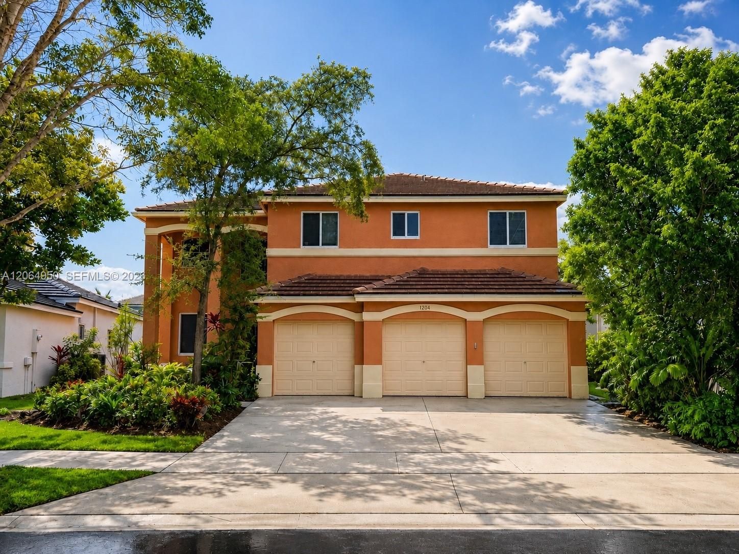 1204 Chenille Cir