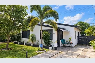 2727 NE 6th Ln, Wilton Manors, FL 33334 - Photo 2