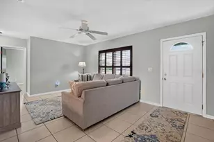 879 E Seminole Dr, Venice, FL 34293 - Photo 4