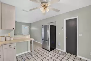 879 E Seminole Dr, Venice, FL 34293 - Photo 10