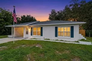 879 E Seminole Dr, Venice, FL 34293 - Photo 2