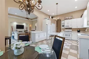 7907 Ashley Cir, Bradenton, FL 34201 - Photo 14