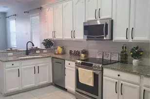10432 La Mirage Ct, Tampa, FL 33615 - Photo 6
