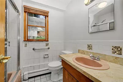 29 Stillwell Ave, Yonkers, NY 10704 - Photo 16