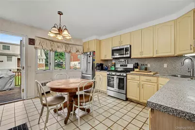 29 Stillwell Ave, Yonkers, NY 10704 - Photo 4