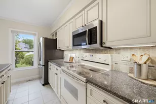 10 Riverview Dr, Hartford, CT 06106 - Photo 6