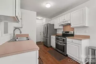 4437 Craven Hill Dr, Charlotte, NC 28216 - Photo 8