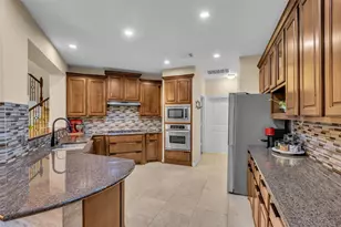 2 Glistening Pond Pl, The Woodlands, TX 77382 - Photo 4