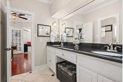18607 Point Lookout Dr, Nassau Bay, TX 77058 - Photo 32