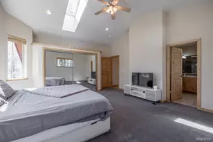 1040 Truckee Dr, South Lake Tahoe, CA 96150 - Photo 14
