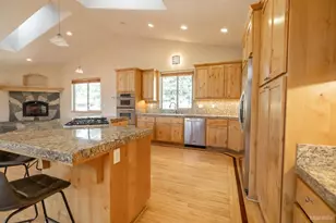 1040 Truckee Dr, South Lake Tahoe, CA 96150 - Photo 8