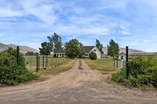 801 Larson Ln, Coleville, CA 96107 - Photo 2