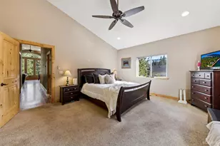 1014 Clear View Dr, South Lake Tahoe, CA 96150 - Photo 32