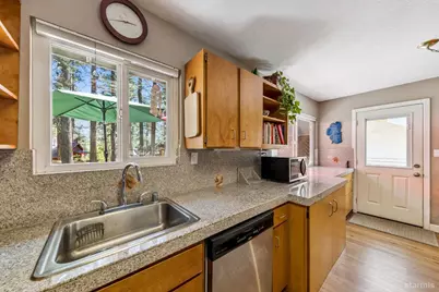 846 Placer Avenue, South Lake Tahoe, CA 96150 - Photo 8
