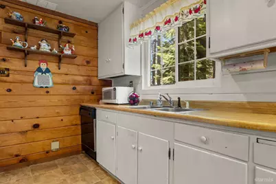 1202 Bonanza Avenue, South Lake Tahoe, CA 96150 - Photo 10