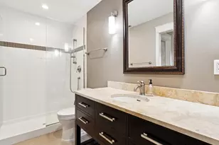 1112 Bellefield Park Ln, Bellevue, WA 98004 - Photo 20
