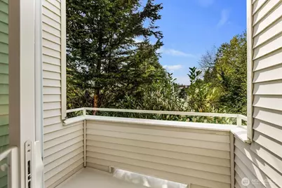 10237 SE 3rd St #5, Bellevue, WA 98004 - Photo 12
