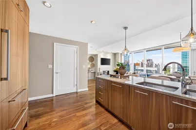 500 106th Ave NE #2103, Bellevue, WA 98004 - Photo 8