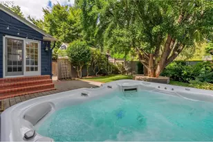 3325 NE Holladay St, Portland, OR 97232 - Photo 6