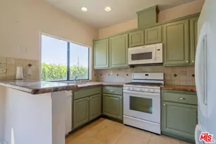 18445 Hatteras St, Los Angeles, CA 91356 - Photo 4