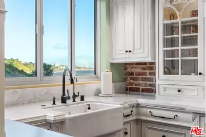 17366 Sunset Blvd #102, Los Angeles, CA 90272 - Photo 2