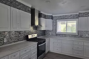 250 W Broadmoor Blvd, San Leandro, CA 94577 - Photo 2