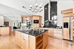 18113 Saratoga-Los Gatos Rd, Monte Sereno, CA 95030 - Photo 12
