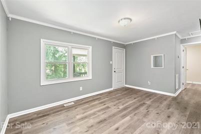 703 Virginia Avenue W - Photo 1