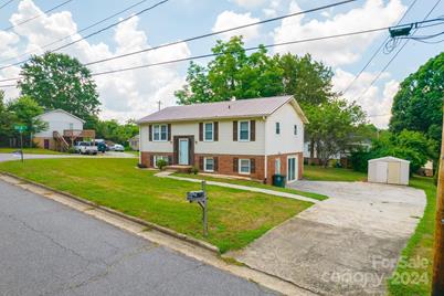 715 E 11th Street, Newton, NC 28658 - Photo 1