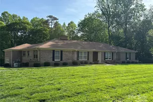 370 21st Ave NW, Hickory, NC 28601 - Photo 1