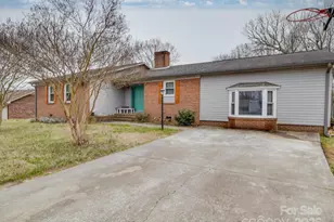 1525 Oakridge Dr, Salisbury, NC 28146 - Photo 1