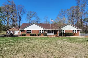 1301 Huckleberry Dr, Lincolnton, NC 28092 - Photo 1