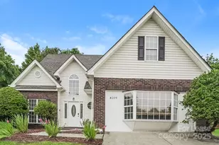 8209 Vermilion Dr, Charlotte, NC 28215 - Photo 1