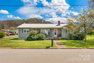 641 Camelot Dr, Waynesville, NC 28786 - Photo 1