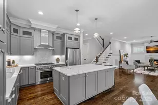 911 Naples Dr, Davidson, NC 28036 - Photo 1