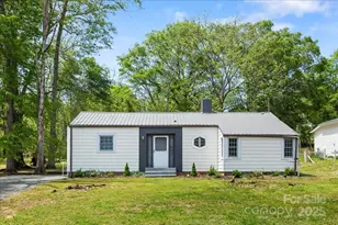 165 N Mitchell St, Rutherfordton, NC 28139 - Photo 1