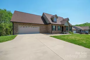 1592 Farmington Hills Dr, Conover, NC 28613 - Photo 1