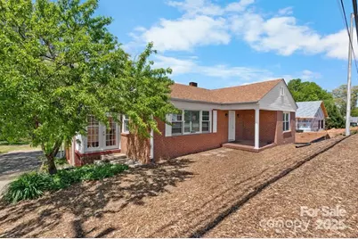 3015 North Center Street NW, Hickory, NC 28601 - Photo 1