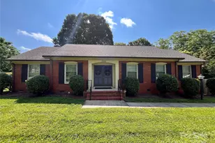 6301 Cherrycrest Ln, Charlotte, NC 28217 - Photo 1