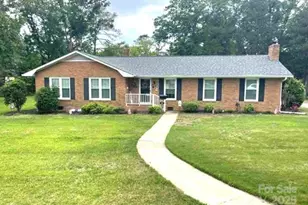 107 Calhoun Dr, Cheraw, SC 29520 - Photo 1