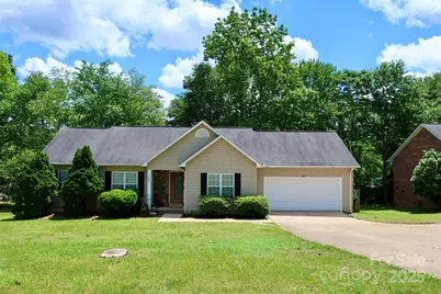 1657 6th Street SE, Hickory, NC 28602 - Photo 1